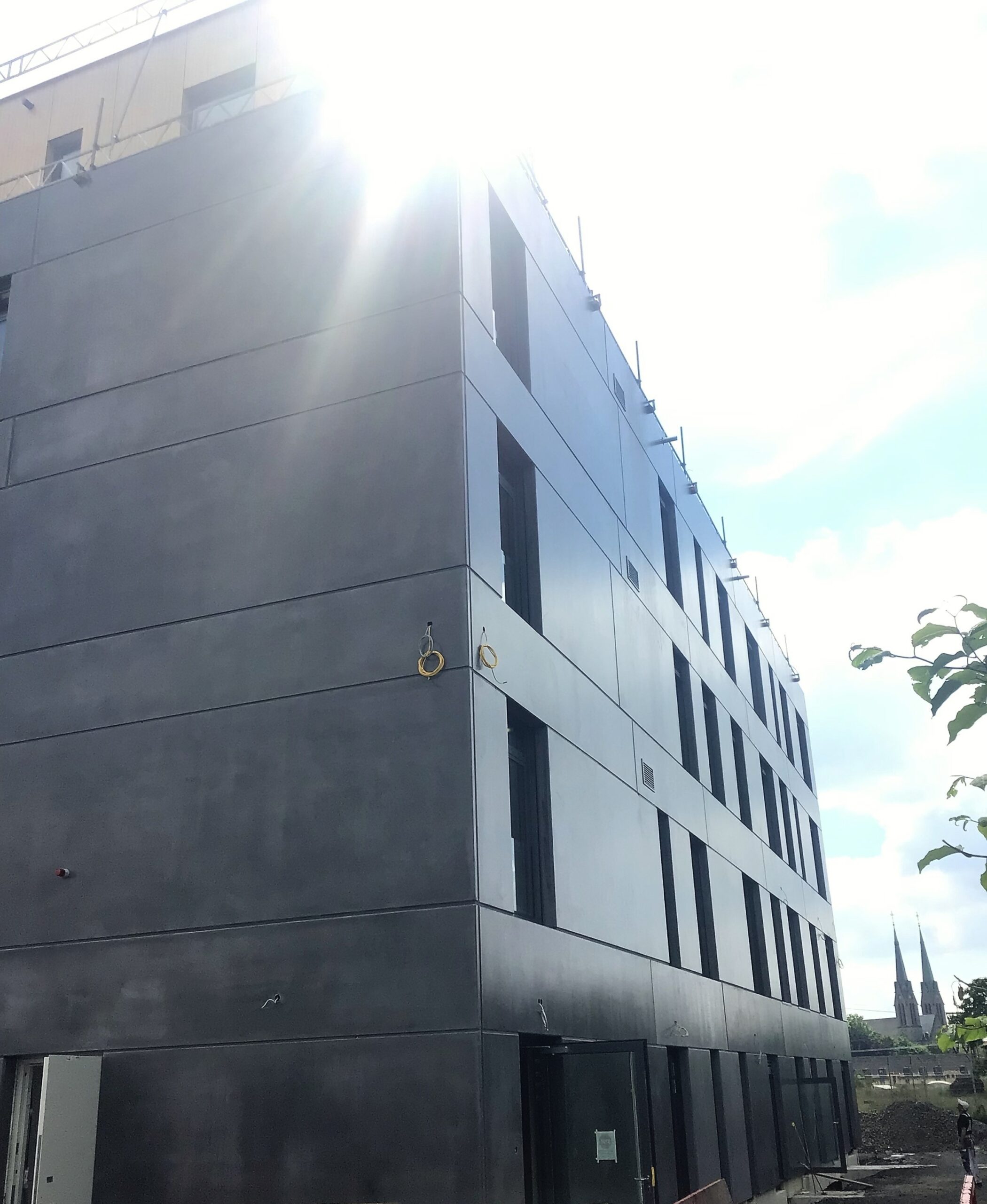 Neubau Oberhausen, endlich Gerüstfrei und die Fertigteilfassade kann wirken
