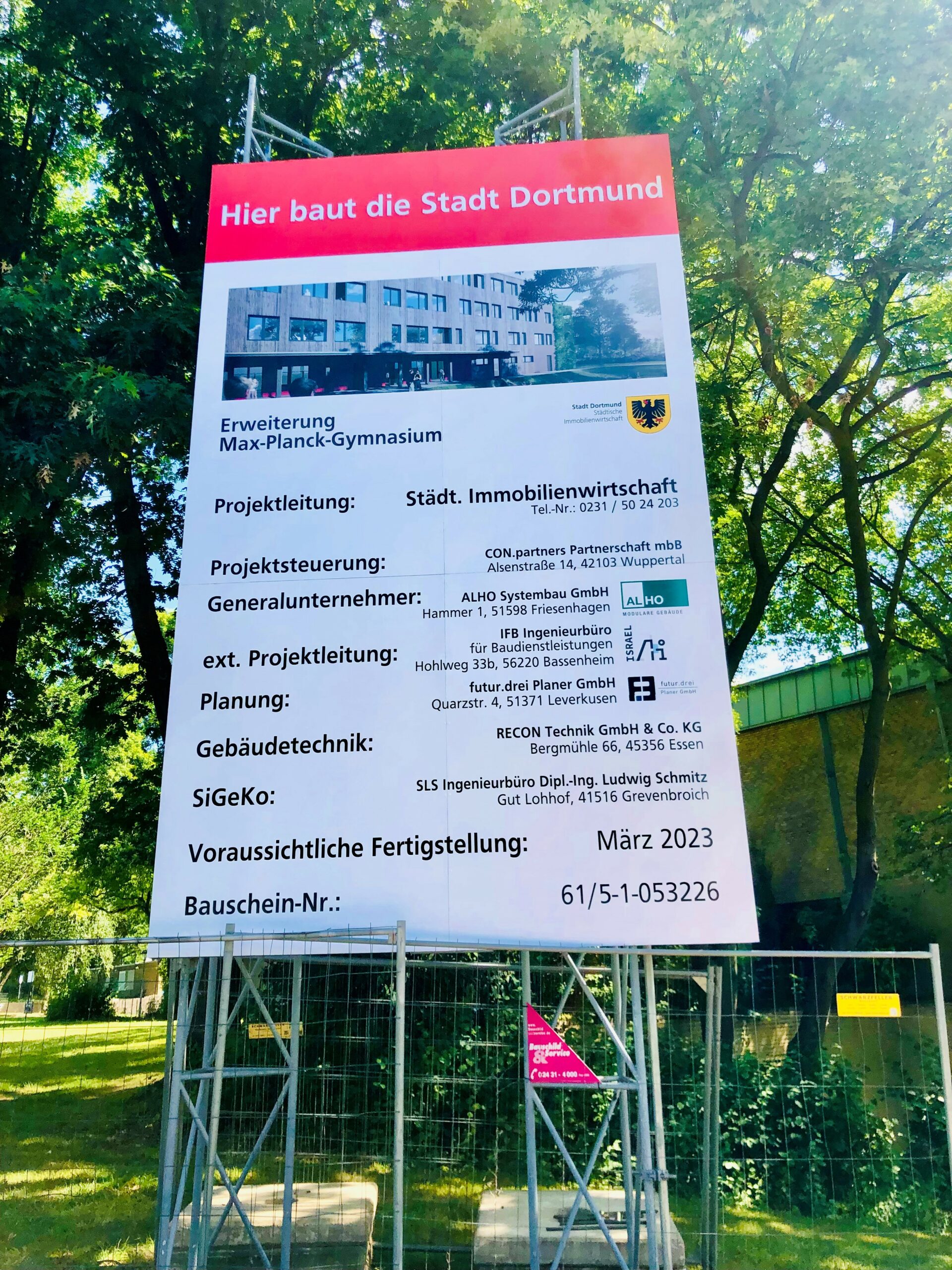 Bauschild montiert, Erdarbeiten gestartet! Es geht los in Dortmund