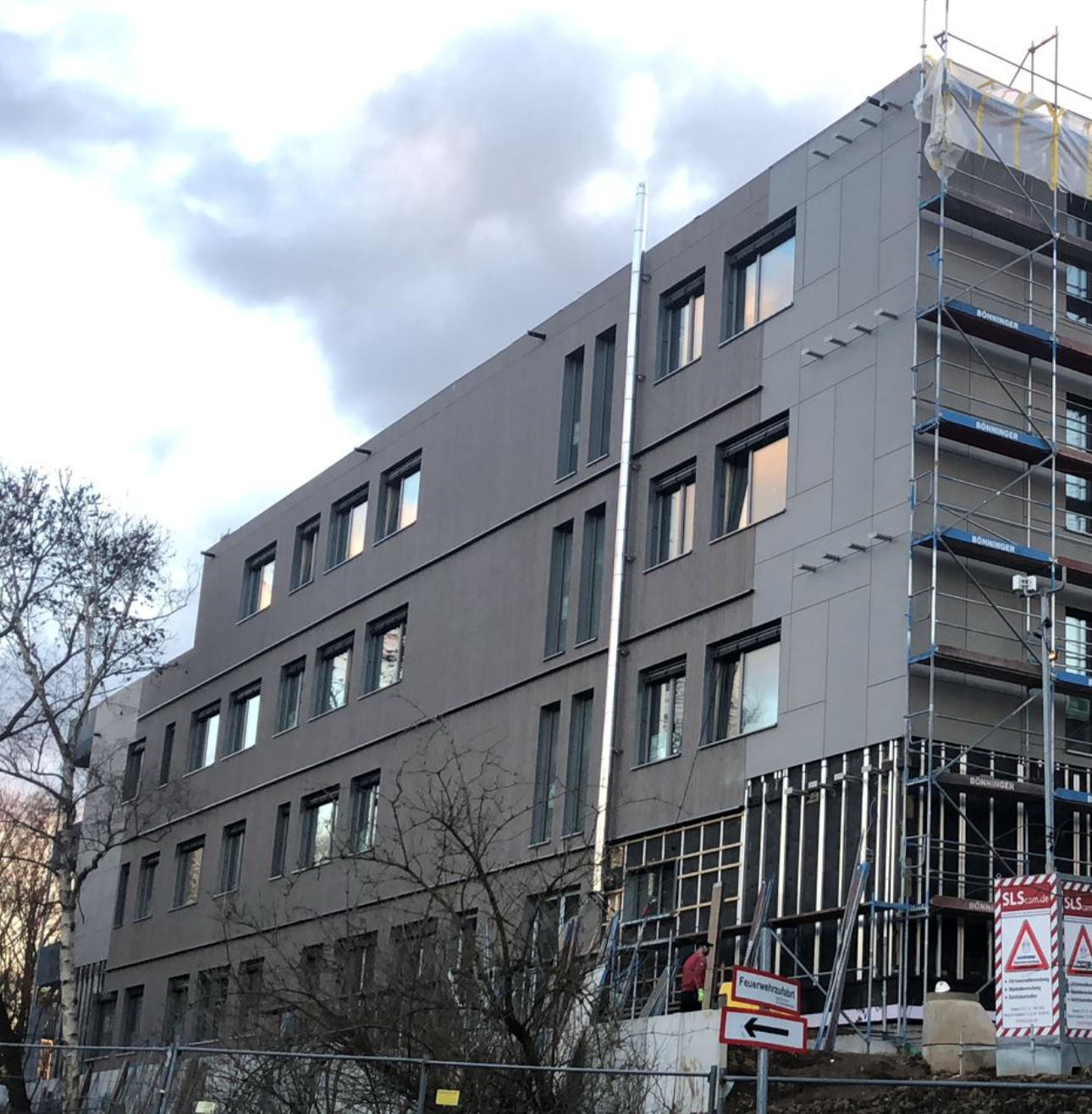 Max-Planck: Die Fassade wird fertig, es wird abgerüstet